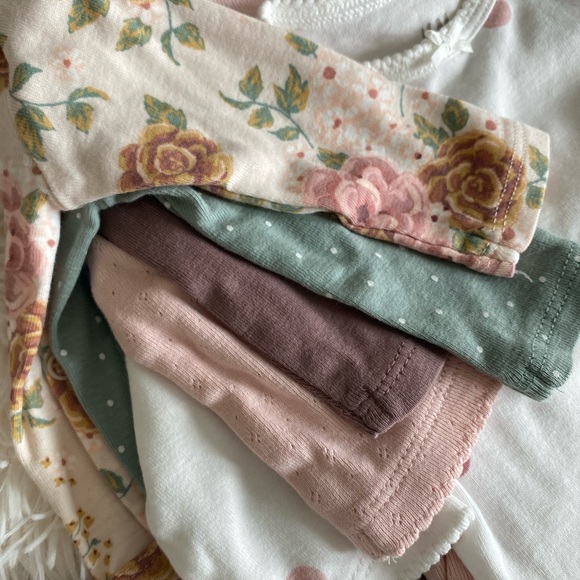 ❌SOLD❌33 pieces of H&M , Carter’s and Gerber lot - Picture 2 of 7